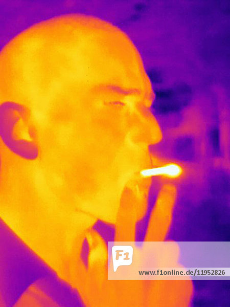 Wärmebild des rauchenden Menschen