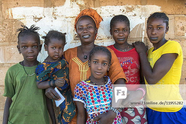 Peul Frau und Mädchen. Senegal.