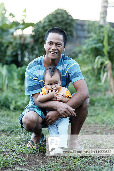 Reportage über ein französisches Ehepaar vom Festland  das auf Tahiti eine fa'a'amu-Adoption vornimmt. Vor der Geburt von Léa: Begegnung mit ihrem biologischen Vater und ihrem 11 Monate alten Bruder.