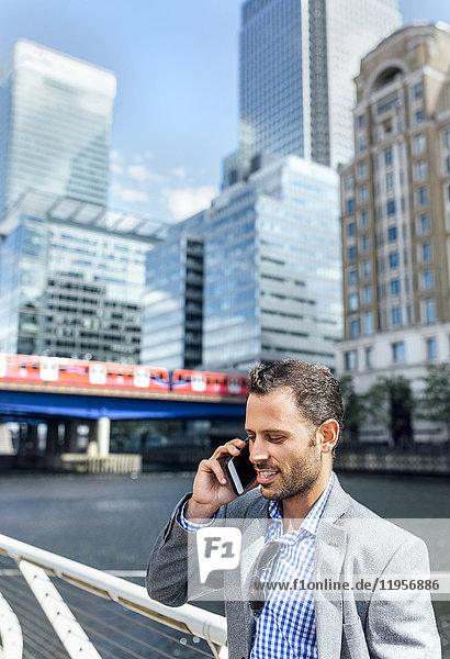 Businessman talking on the phone in the city