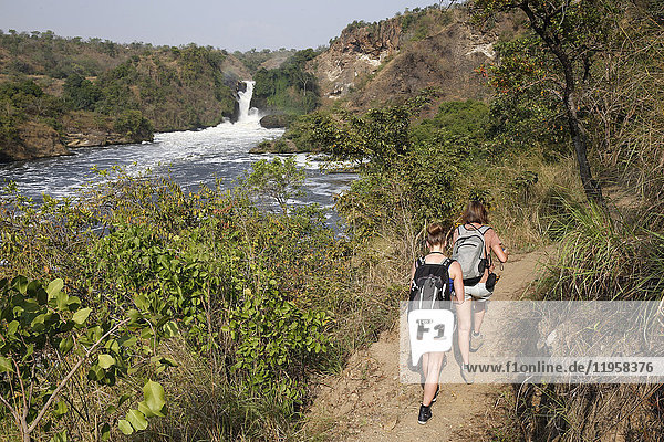 Wanderung entlang der Murchison Falls  Uganda  Afrika