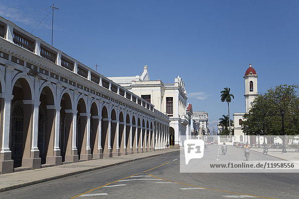 Straße San Carlos Richtung Osten  Cienfuegos-Stadt  UNESCO-Weltkulturerbe  Cienfuegos  Kuba  Westindien  Mittelamerika