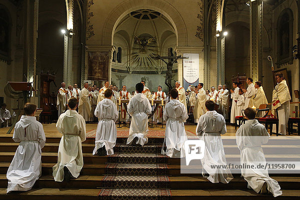 Diakonenweihe in der Kirche Notre Dame du Travail  Paris  Frankreich  Europa