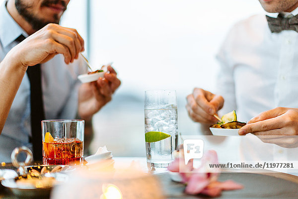 abhängen,Alkohol,Anschnitt,Ansicht,Arbeitskleidung,Ausschnitt