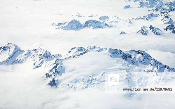 Luftaufnahme der Schweizer Alpen  Interlaken  Bern  Schweiz  Europa
