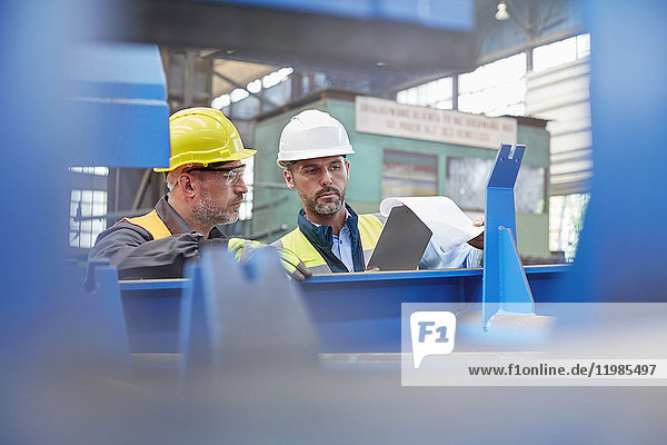 Ansicht,arbeiten,Arbeitswelt,Bauhelm,Bauwerk,benutzen