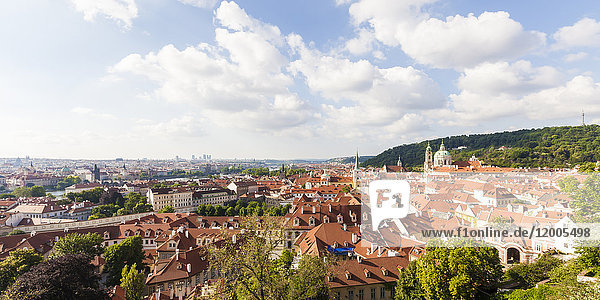 Tschechien  Prag  Mala Strana  Stadtbild mit Nikolauskirche