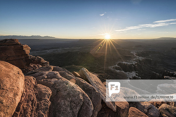 Sonnenuntergang im Canyon  Moab  Utah  Vereinigte Staaten