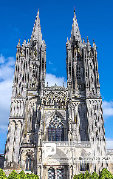 Normandie  Manche  Fassade und Zwillingstürme der Kathedrale Notre Dame de Coutances (Historisches Monument)