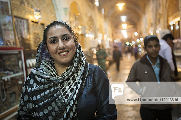Porträt einer jungen Frau in Shiraz  Iran