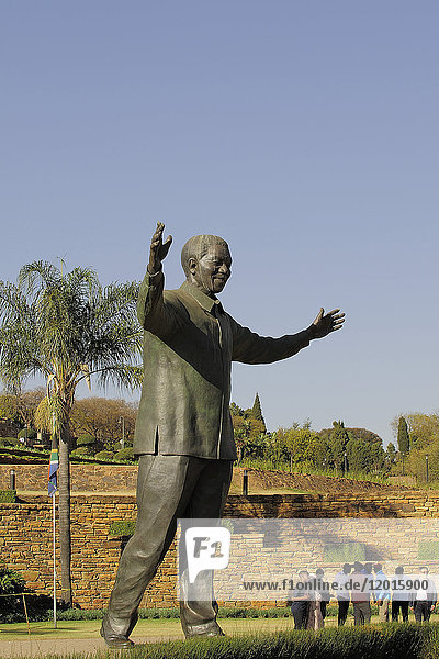 Africa  South Africa  Gauteng  Pretoria  Capital  the Union Buildings ( 1913 )  Seat of government  Architect: Herbert Baker  Statue: Nelson Mandela ( 2013 )  Park: Louis Botha