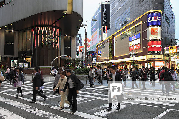 Japan  Osaka  Bezirk Kita  Straßenszene
