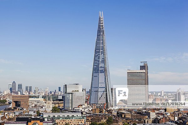 England  London  Blick auf Southwark und The Shard von der Tate Modern