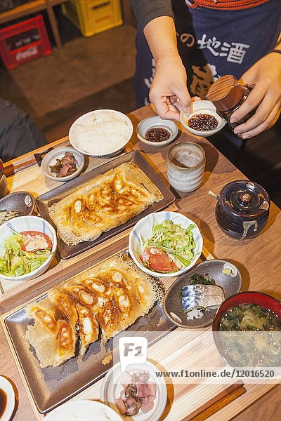 Japan  Honshu  Tokio  Restaurant  Gyoza-Mittagesset