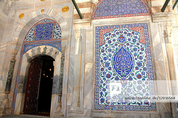 Türkei  Istanbul  Gemeinde Fatih  Bezirk Sultanahmet  Basilika Sainte Sophie (Aya Sofia Museum)  Mausoleum von Selime II  Iznik-Töpferware