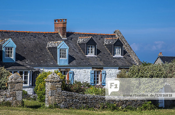 Normandie  Manche  die Grande Ile Chausey  Haus des Marinemalers 'Marin Marie'