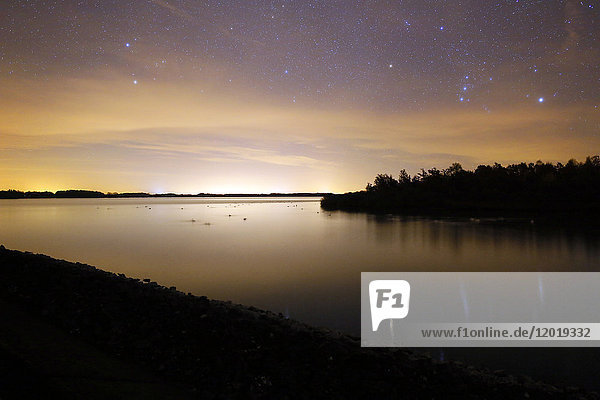 Die Marne. Die Marne. Die hohe Marne. Der See der DER. Der See der Nacht. Das Sternbild des Orion geht auf (oben rechts).