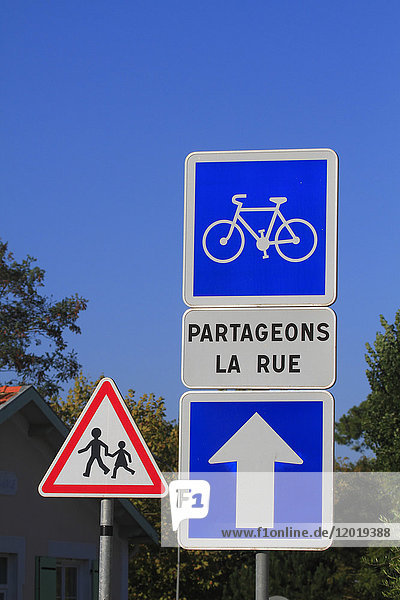 Frankreich  Bedienfeld für Fußgänger und Fahrrad.