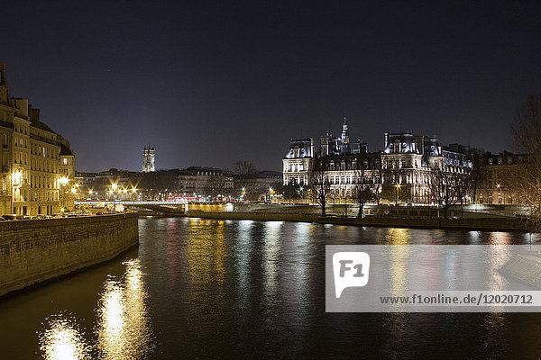 Frankreich  Paris  Rathaus bei Nacht.