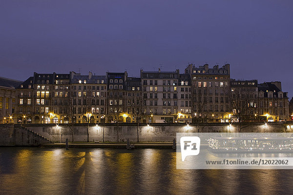 Frankreich  Paris  Quai de l'Horloge bei Nacht.
