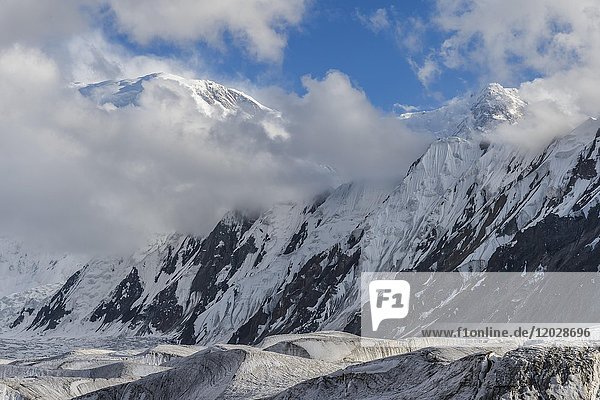 Engilchek-Gletscher und Khan Tengri-Berg  Zentrales Tian Shan-Gebirge  Grenze zwischen Kirgisistan und China  Kirgisistan  Asien