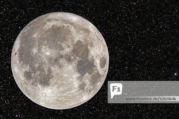 Vollmond bei Nacht mit Sternenhimmel