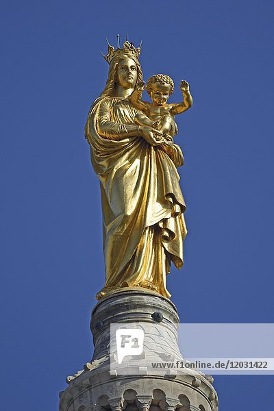 Vergoldete Statue der Jungfrau mit Kind  Turm der Kirche Notre Dame de la Garde  Marseille  Departement Bouches-du-Rhône  Provence-Alpes-Côte d' Azur  Frankreich  Europa