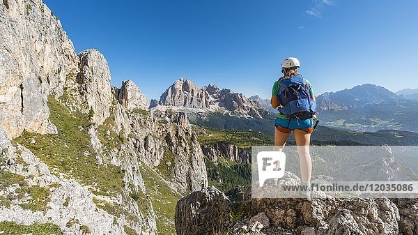 Woman on footpath to Nuvolau and Averau  view of Tofane  Dolomites  South Tyrol  Trentino-Alto Adige  Italy  Europe