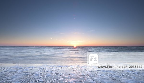 Sonnenaufgang über dem Wattenmeer  Texel  Nordholland