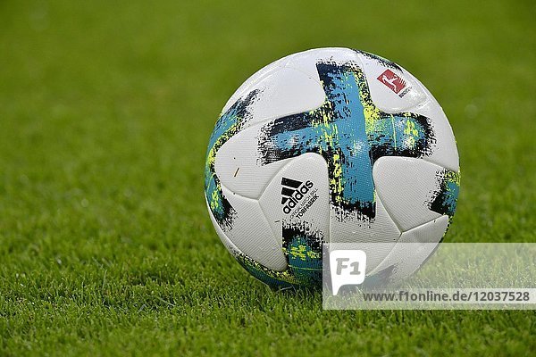 Spielball adidas Torfabrik 2017/18  Allianz Arena  Bayern  Deutschland  Europa