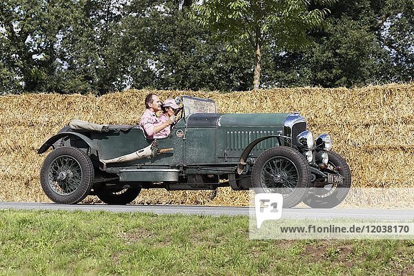 Bentley 3 Litre Speed Tourer auf dem Rundkurs  britischer Sportwagen von 1923  Classic Days Schloss Dyck  Jüchen  Nordrhein-Westfalen  Deutschland  Europa