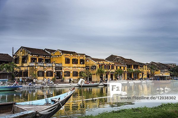 Promenade am Fluss Thu Bon  Altstadt  Hoi An  Vietnam  Asien