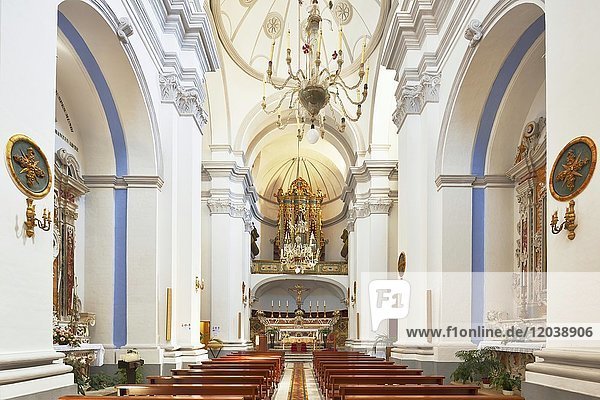 Innenansicht mit Altarraum  Kirche La Chiesa Rupestre di San Giuliano  Sassi di Matera  Kulturhauptstadt 2019  Matera  Provinz Basilikata  Italien  Europa