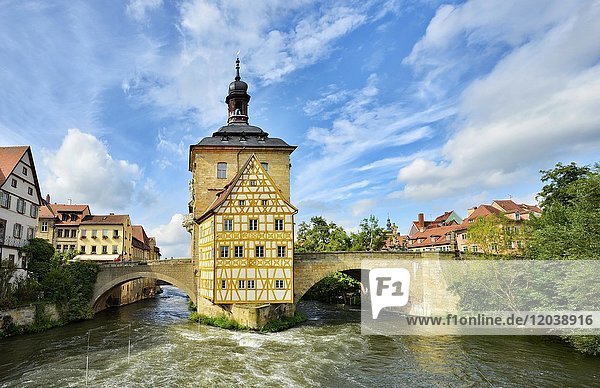 Altes Rathaus  Obere Brücke über Regnitz  UNESCO Welkulturerbe  Altstadt  Bamberg  Oberfranken  Franken  Bayern  Deutschland  Europa