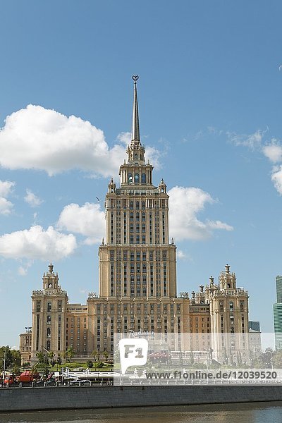 Radisson Hotel Ehemals Hotel Ukraina Seven Sisters Zuckerbackerstil An Der Moskwa Moskau Russland Europa