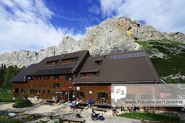 Koca Pri-Hütte  Abstieg vom Triglav über die Sieben Seen  Triglav Nationalpark  Julische Alpen  Slowenien  Europa
