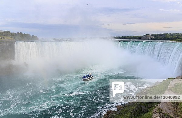 Horseshoe Falls with tourist boat  Niagara Falls  Ontario  Canada  North America