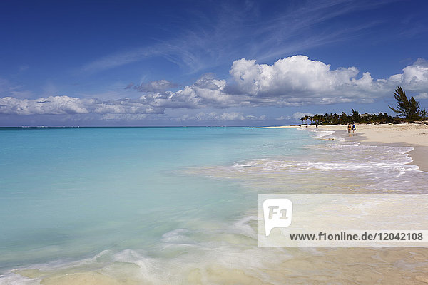 Der Sand von Grace Bay  der spektakulärste Strand auf Providenciales  Turks- und Caicosinseln  in der Karibik  Westindien  Mittelamerika