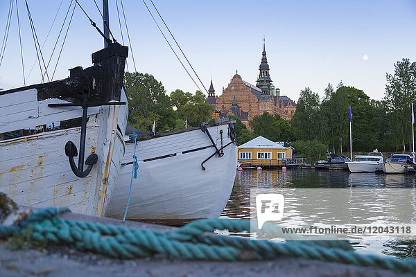 Boote und Nordisches Museum  Djurgardsvagen  Stockholm  Schweden  Skandinavien  Europa