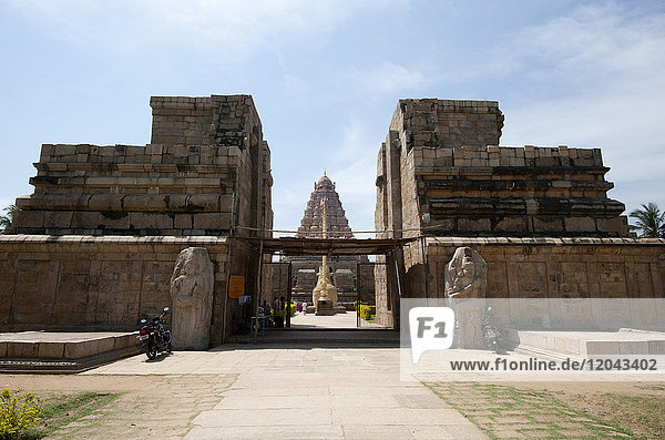 Entrance to Gangaikonda Cholapuram  built in the 11th century as the capital of the Chola dynasty in southern India  Tamil Nadu  India  Asia