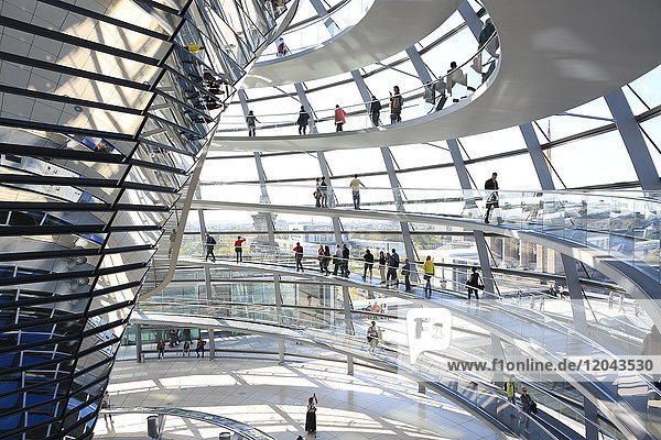 Die Kuppel von Norman Foster  Reichstagsgebäude  Berlin  Deutschland  Europa