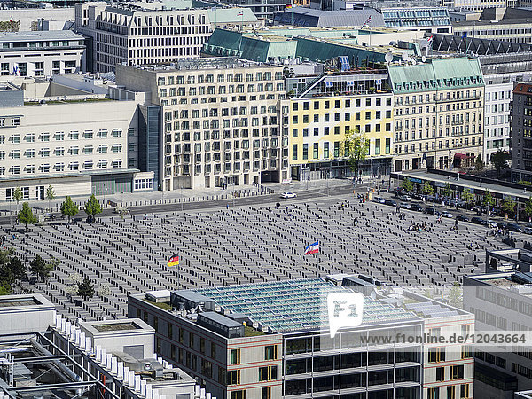 Blick auf das Holocaust-Mahnmal von der Aussichtsplattform des Kollhoff-Turms aus  Berlin  Deutschland  Europa