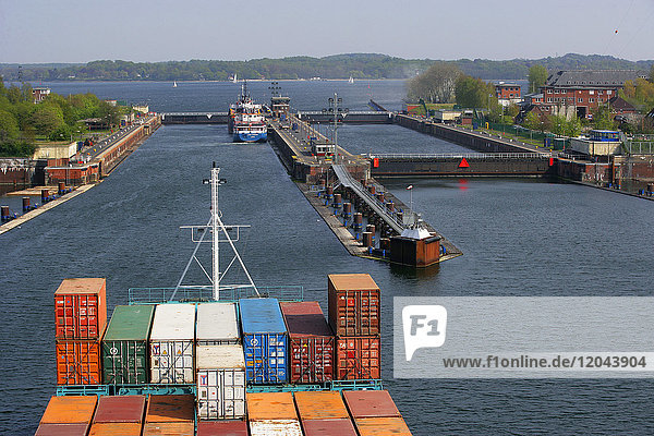 Kiel Canal  lock at Kiel-Holtenau  Schleswig-Holstein  Germany  Europe