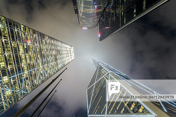 Niedriger Blickwinkel auf Wolkenkratzer in Central  Hongkong Island  Hongkong  China  Asien