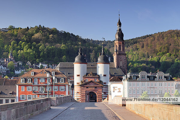 Altstadt mit Karl-Theodor-Brücke (Alte Brücke)  Tor und Heilig-Geist-Kirche  Heidelberg  Baden-Württemberg  Deutschland  Europa