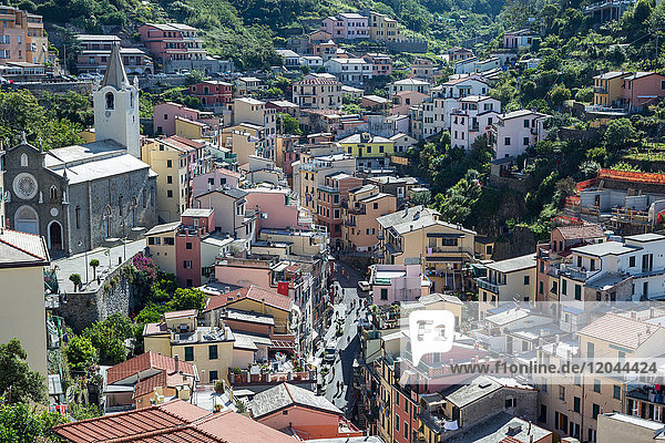 Die Hauptstraße in Riomaggiore  Cinque Terre  UNESCO-Weltkulturerbe  Ligurien  Italien  Europa