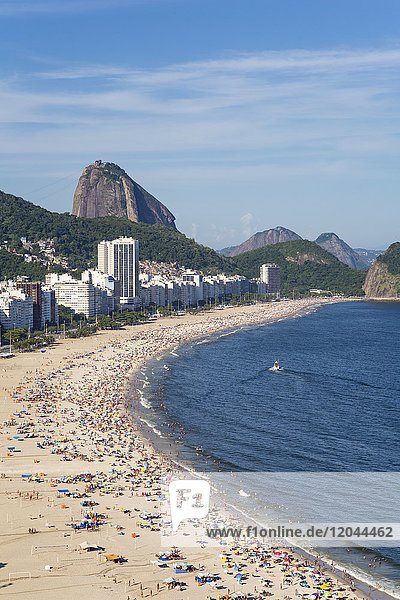Copacabana-Strand und Zuckerhut  Rio de Janeiro  Brasilien  Südamerika