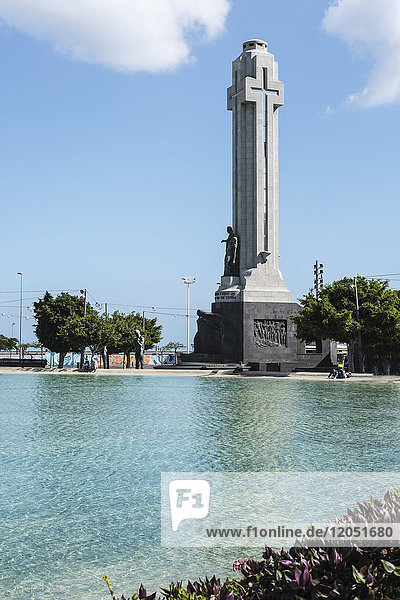 Lago De Plaza Espana  Kriegsdenkmal zu Ehren derer  die ihr Leben für Spanien geopfert haben; Santa Cruz  Teneriffa  Kanarische Inseln  Spanien