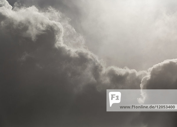 Dramatische Wolken mit Lichtdurchbruch; Greymouth  Neuseeland