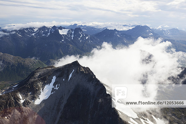 Schroffe Berggipfel der Alaska Range; Alaska  Vereinigte Staaten von Amerika